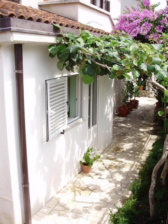 Apartments Mara Mali Losinj Room photo